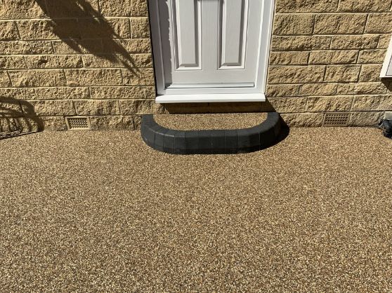 After image of new Brittney Pearl resin driveway with step WF15
